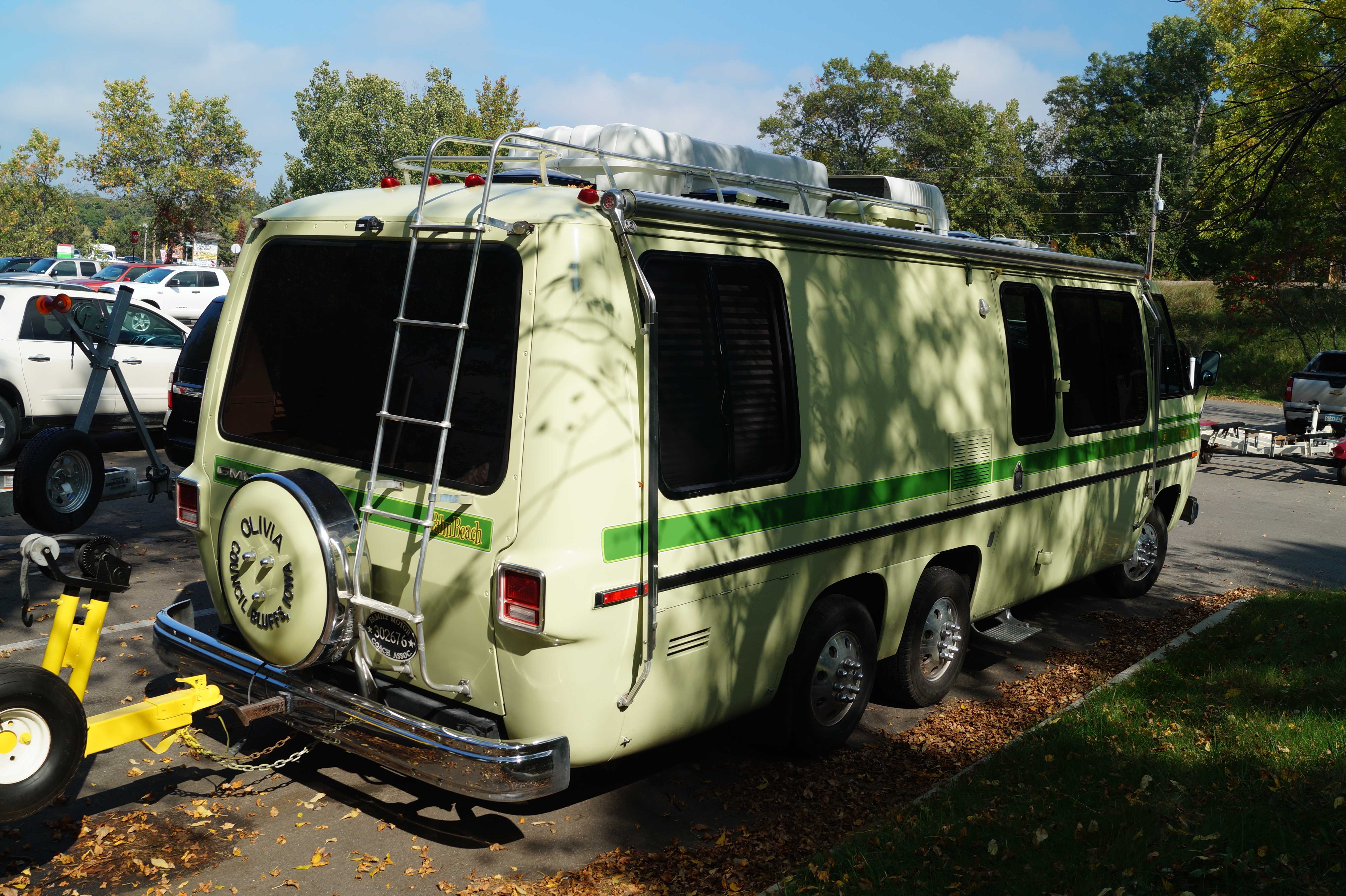 1976 GMC Palm Beach Motorhome RV — 撮影: Greg Gjerdingen（CC BY 2.0） flickr.com/photos/greggjerdingen/21553168609/